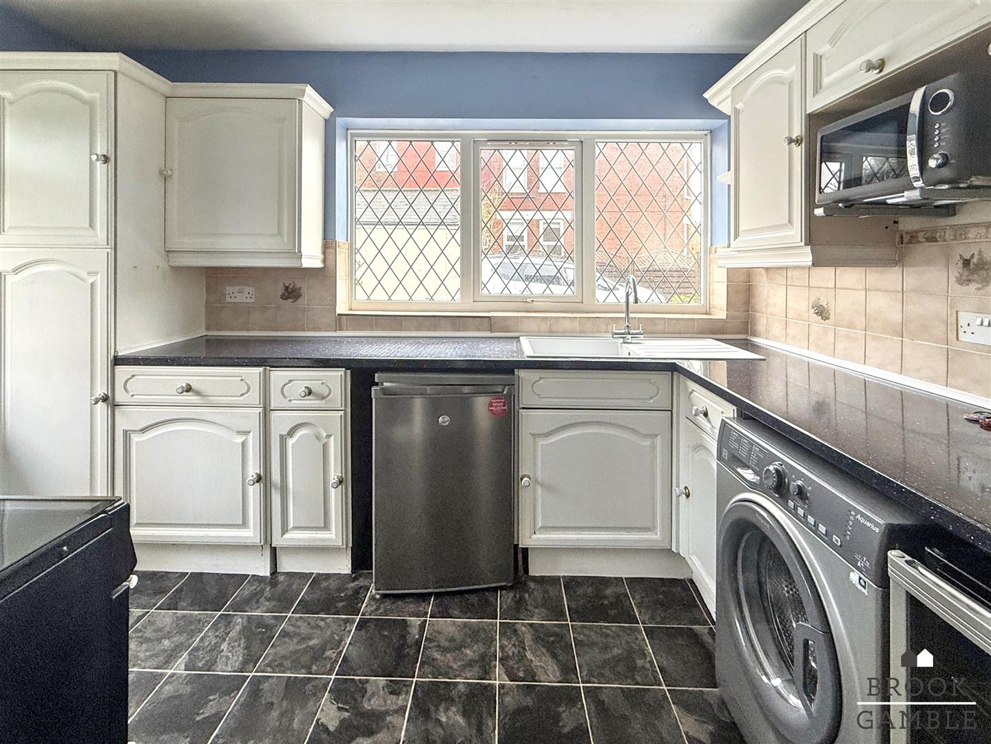 2 Bedroom Bungalow. Victoria Close in Polegate,  12